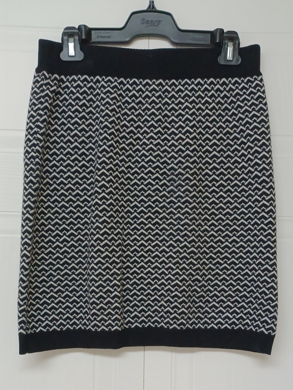 Icone Simons Black and White Zigzag Knit Pencil Skirt Size M